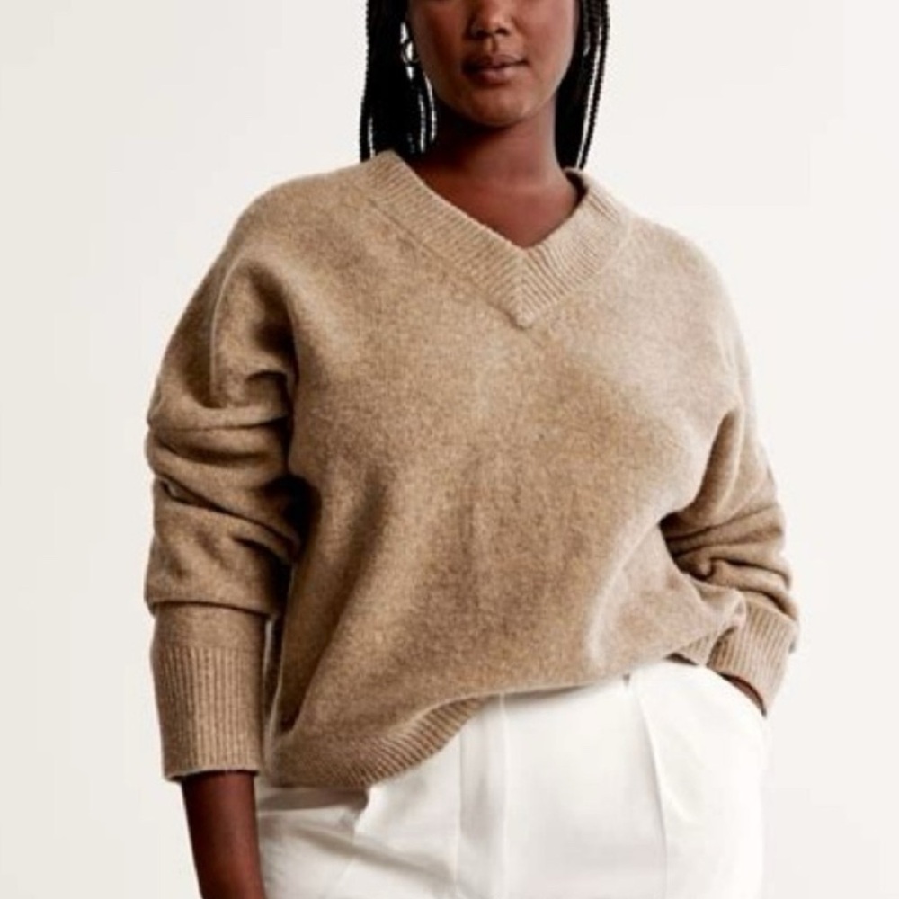 Abercrombie and Fitch Wedge V-neck pullover sweater